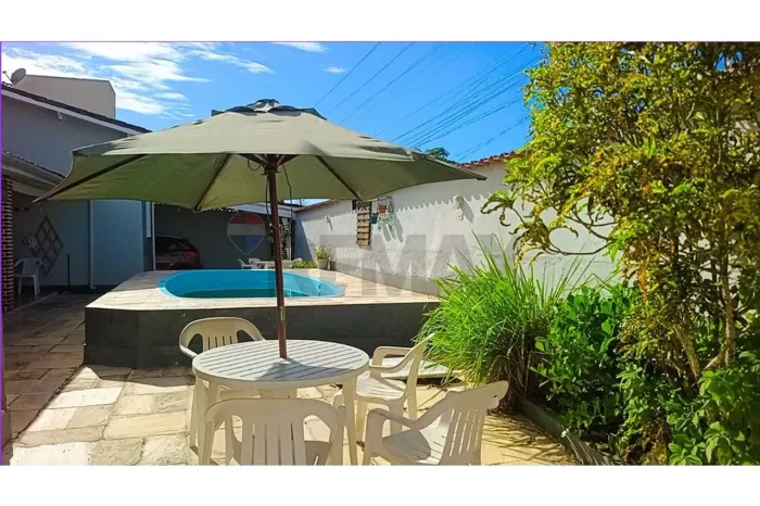 Casa à venda com 4 Dormitórios (2 suítes), Área Gourmet e Piscina - Pontal de Santa Marina