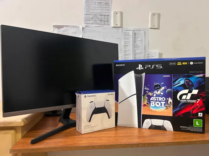 PS5 SLIM LACRADO + MONITOR 4k + CONTROLE DE PS5. VENDO OU TROCO.