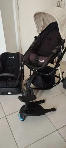 Carrinho de bebê e bêbe conforto