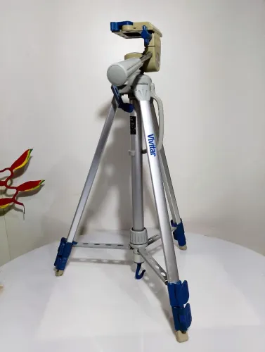 Tripé Vivitar VPT-10 antigo