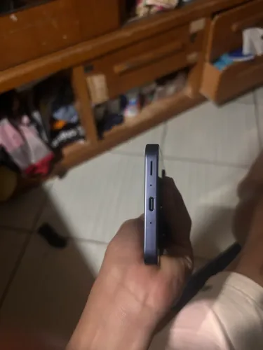 A35 com a tela trincada mas funcionando perfeitamente