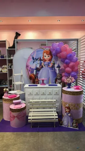 kit festa na promoção com meio arco de balões por 300 a vista vários temas