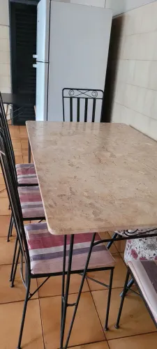 Mesa de ferro com 6 cadeiras