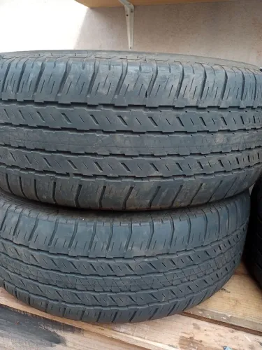 Vendo esse 4 pneus aro 18 estão bons valor 400 os 4