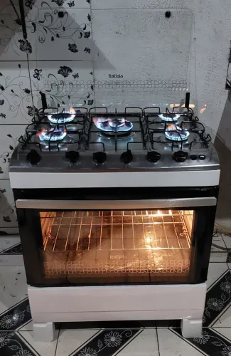 Ótimo fogão Itatiaia top com tripla chama manual de 5 bocas conservado