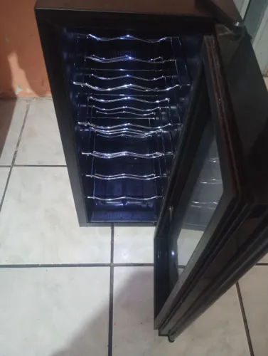 Adega parou de funcionar só pra retira pesas 