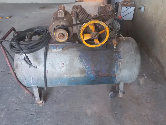 vendo compressor de ar de 120 libras,com 2 cabeçotes, usado ,funcionando perfeitamente 