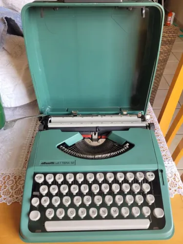 Máquina de escrever Olivetti