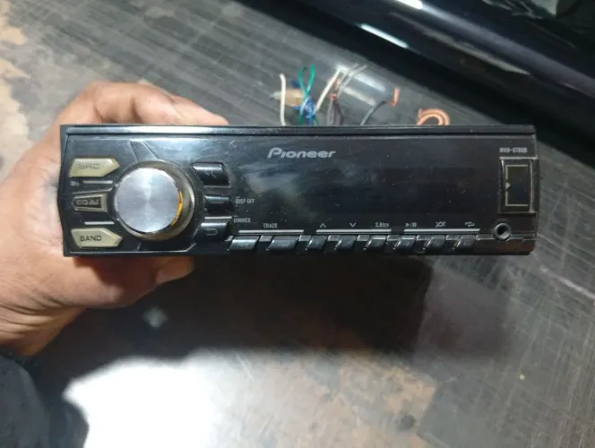 Rádio Pioneer com USB e auxiliar