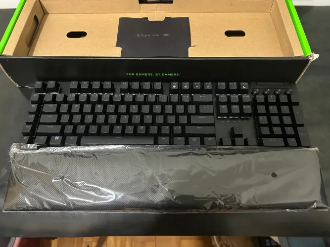 Teclado mecânico Razer Blackwidow v4