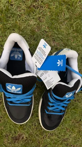 Tênis Adidas Originals (NUNCA USADO) Ainda com etiqueta