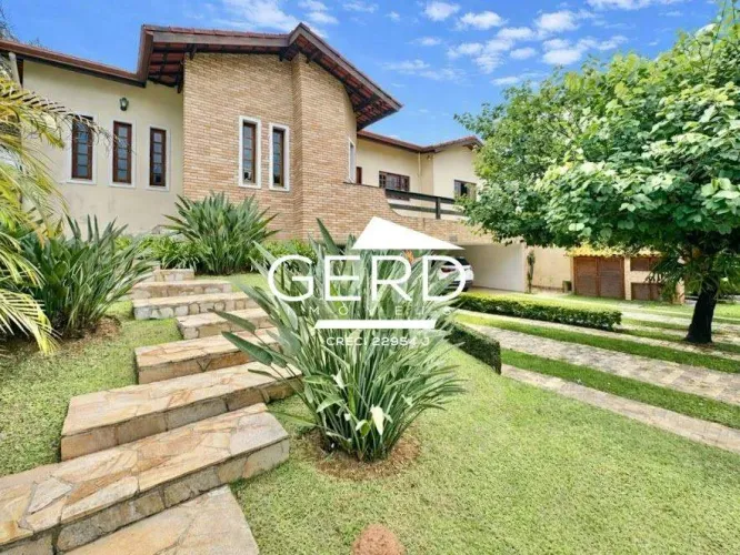 Casa à Venda em Cotia  4 Dorms, 8 Vagas, Piscina | Granja Viana II