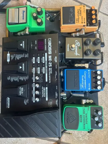 PEDAIS DE GUITARRA