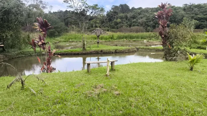 Chácara com lago e piscina próximo a Juquitiba