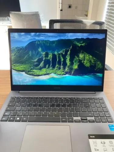 Notebook Samsung Book 15.6 polegadas FHD Muito Conservado! (i3 11º) (SSD 256GB)