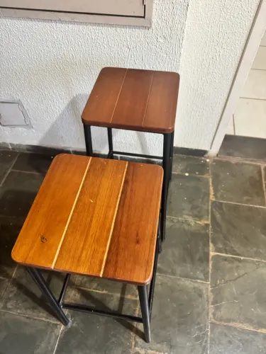 Jogo com duas Banquetas altas para balcão