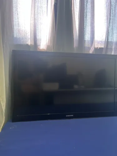 Televisão de 42 polegadas, solta, sem defeitos