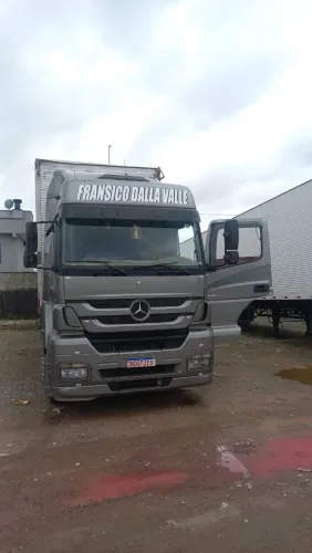Conjunto Mercedes Axor 2036 e Carreta Baú 30 paletes 