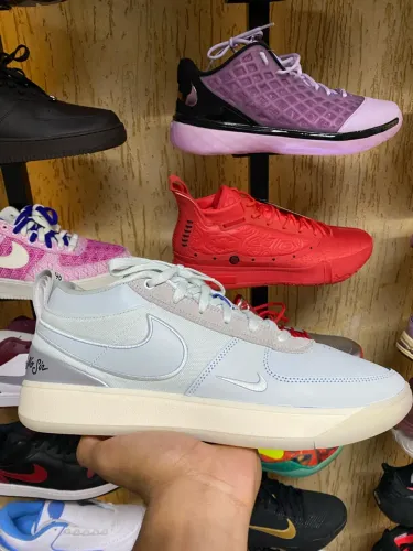 NIKE BOOK 1 - TAMANHO 44