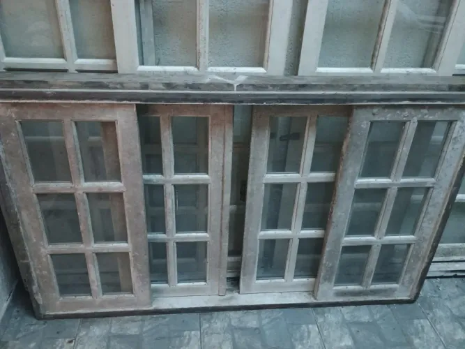 Vende-se janelas de itaúba com vidros
