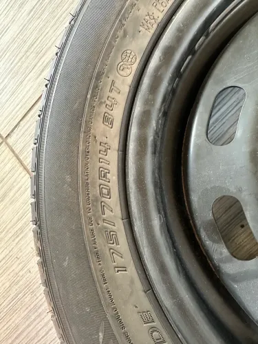 Vendo roda 14 zera com pneu zero