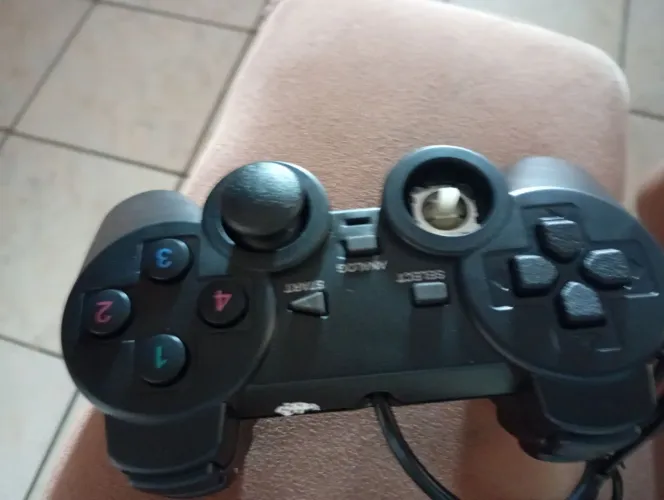 Controle ótimo para jogos de Pc e tv e célula