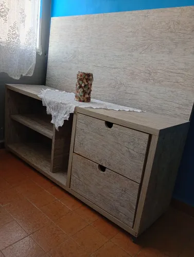 Racker de madeira massisa com painel novo, motivo de venda tenho outro ja. Oferta imba