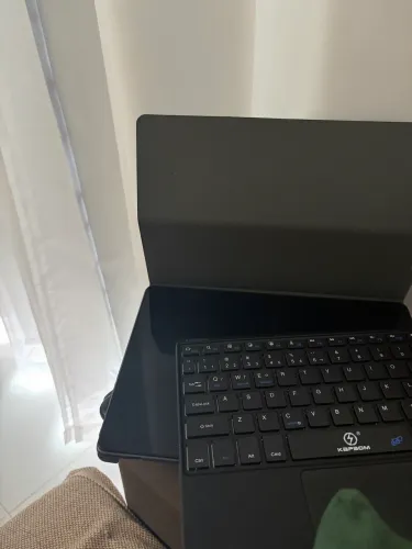Tablet Multilaser M10 com capa e teclado Bluetooth