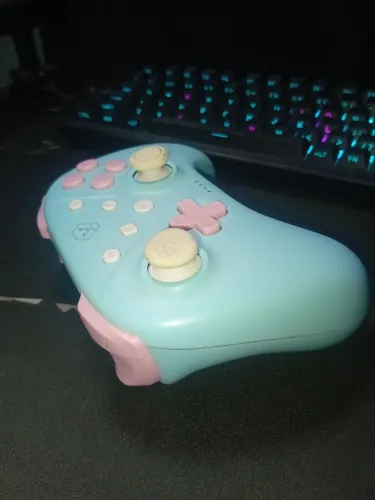 Controle wireless é via cabo para pc