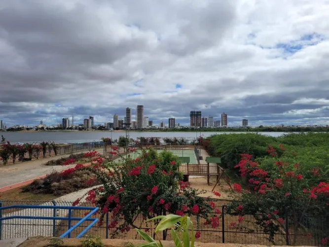 Apartamento à venda, 3 quartos, 1 suíte, 2 vagas, Orla de Juazeiro - Juazeiro/BA