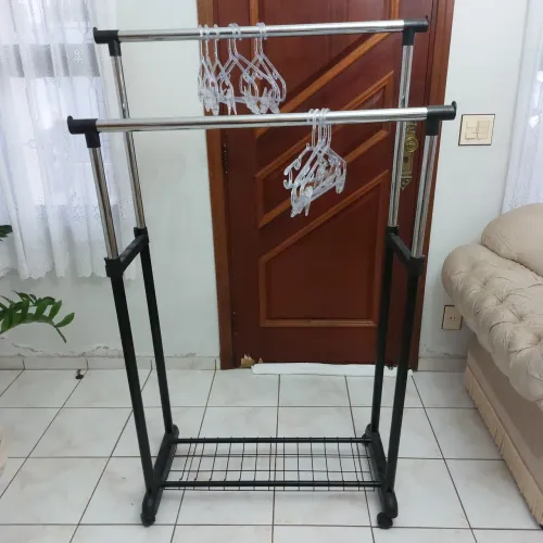 Araras de roupas dupla com rodinhas