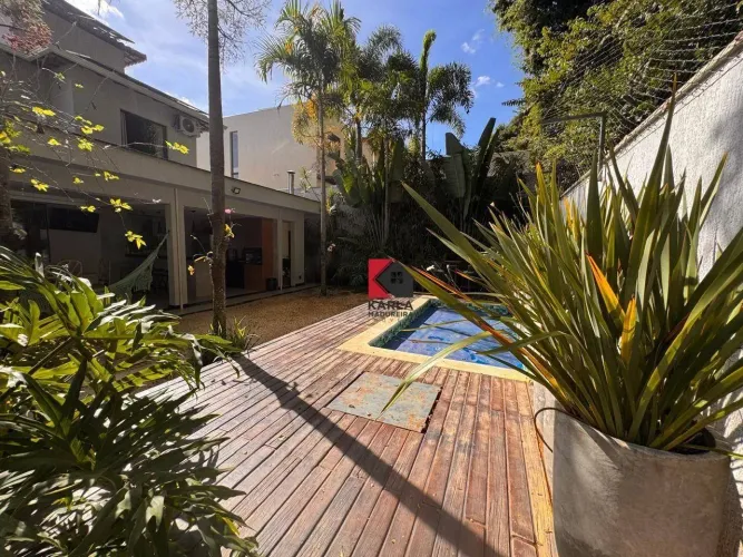 CASA COM PISCINA, 03 QUARTOS SENDO 01 SUÍTE - CONDOMÍNIO CIDADE JARDIM!