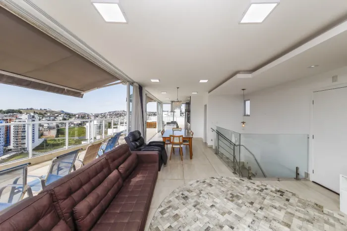 Cobertura duplex com 4 quartos, vista panorâmica e área gourmet para venda ou locação