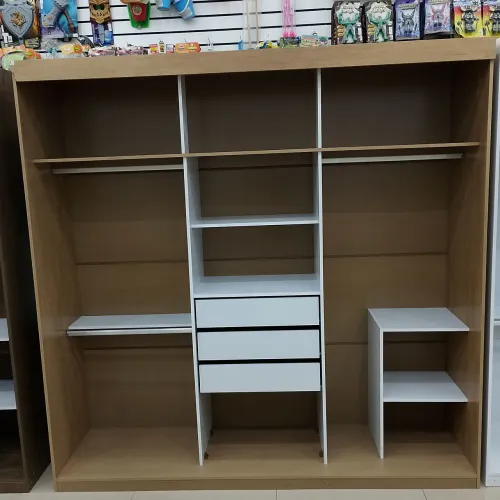 Guarda-Roupa Casal Grande Planejado com 3 Gavetas e Nichos