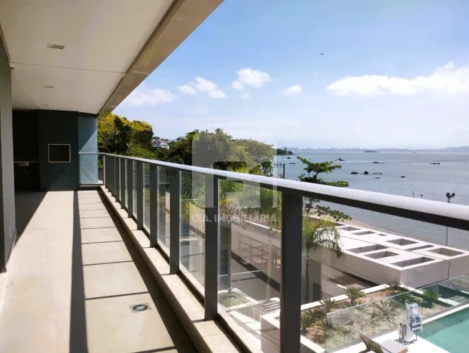 Apartamento de 3 suítes no Cacupé