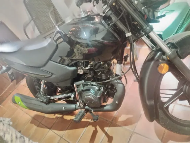 Vendo moto semi nova