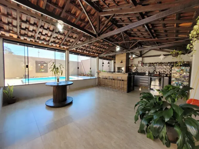 Casa para venda com 145 metros quadrados com 3 quartos em Califórnia - Londrina - Paraná