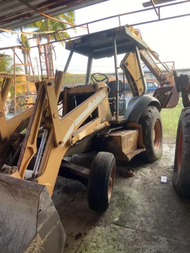 RETROESCAVADEIRA CASE 580L 4x2 - NO ESTADO
