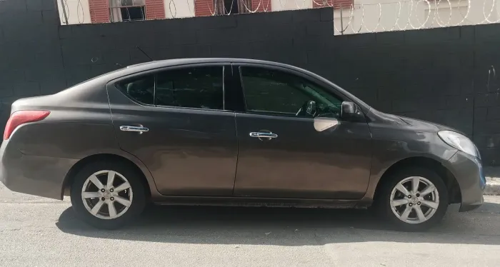 Nissan Versa SL 1.6 16V Flex Fuel 4P Mec. 2012