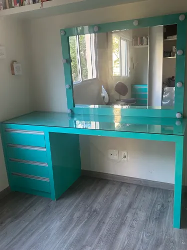Escrivaninha camarim