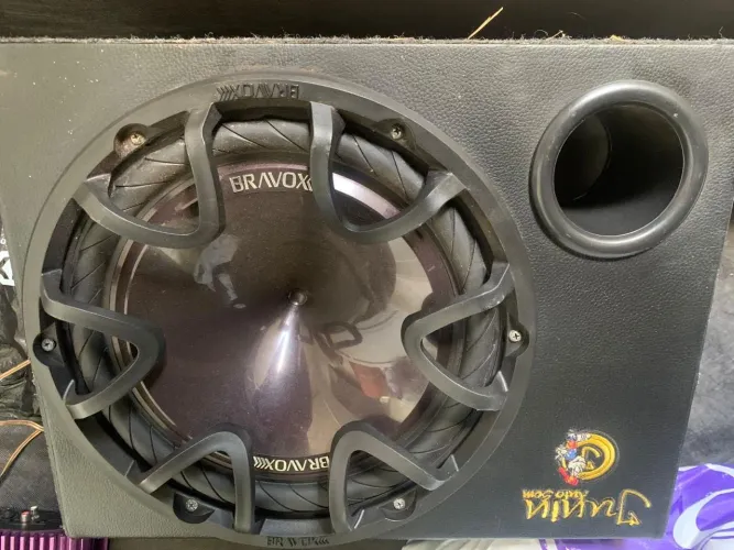 Vendo Som Automotivo: Caixa com Subwoofer Bravox + Módulo Pyramid 800W