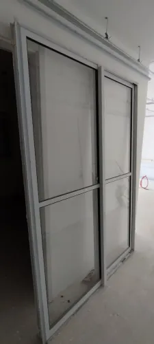 OPORTUNIDADE - PORTAS DE ALUMÍNIO