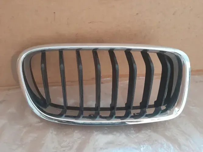 Grade Direita Bmw 320 2012 Até 2017.