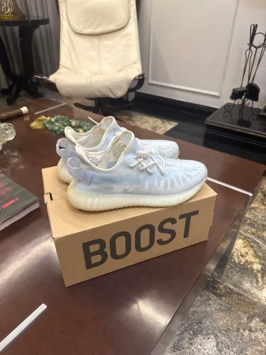Yeezy 350 V2 Mono Ice