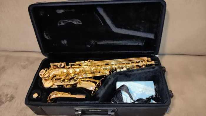 Vendo sax alto Yamaha semi novos, mesa Yamaha semi nova e caixa ativa semi nova. Leia