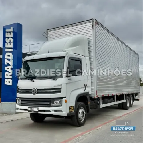 Vw 13.180 6x2 ano 2025 com apenas 85.000km