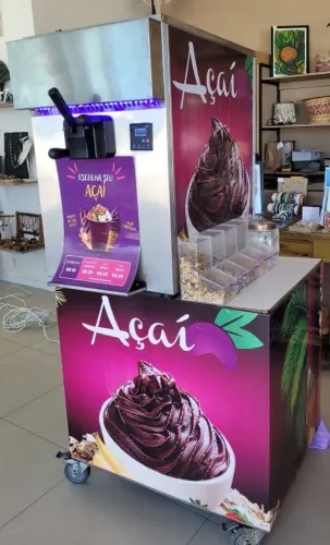 Maquina para Açaí ou Sorvete, praticamente Nova, utilizada poucos dias, na garantia de Fab