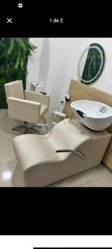 Cadeira e lavatório e espelho cabeleireiro 