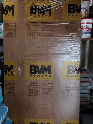 Vende-se porta nova