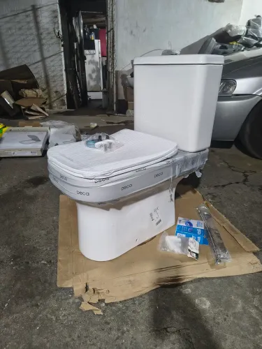 Bacia acoplada Deca piano completa com assento termofixo